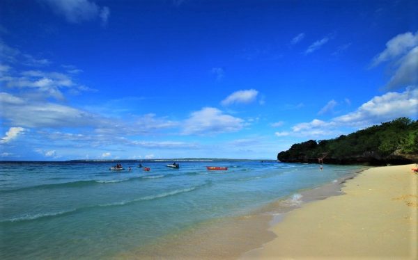 Habiskan Liburan Anda Di Pantai Nirwana Baubau Yang Memesona Turisian