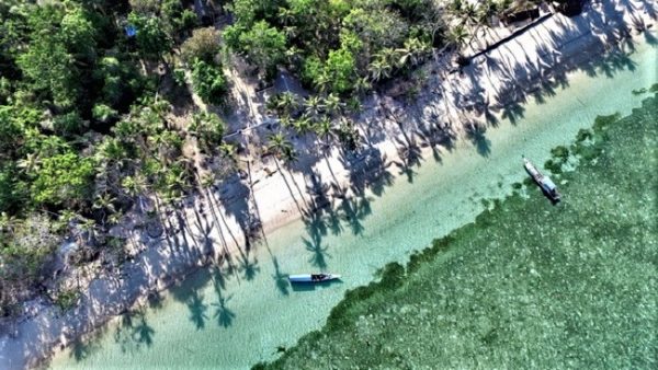 Menyelami Keindahan Alam Pantai Pinang Selayar Turisian