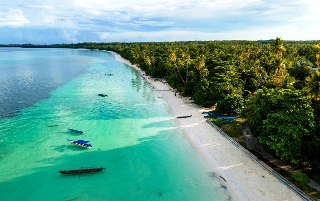 Pantai Ngurbloat Maluku