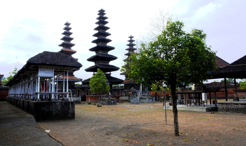 Pura Meru Lombok