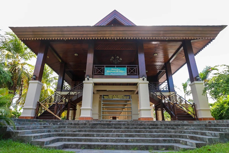 Rumah Adat Dulohupa Gorontalo