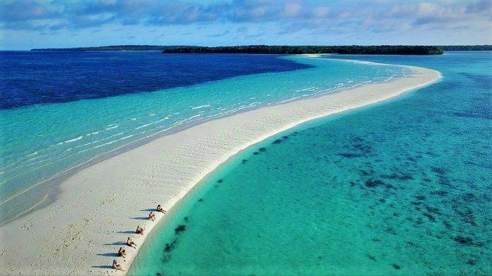 Pantai Ngurtafur Maluku