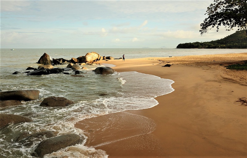 Pantai Pasir Panjang Singkawang