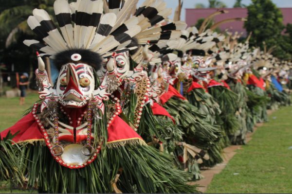 Ritual adat suku Dayak yang penuh makna