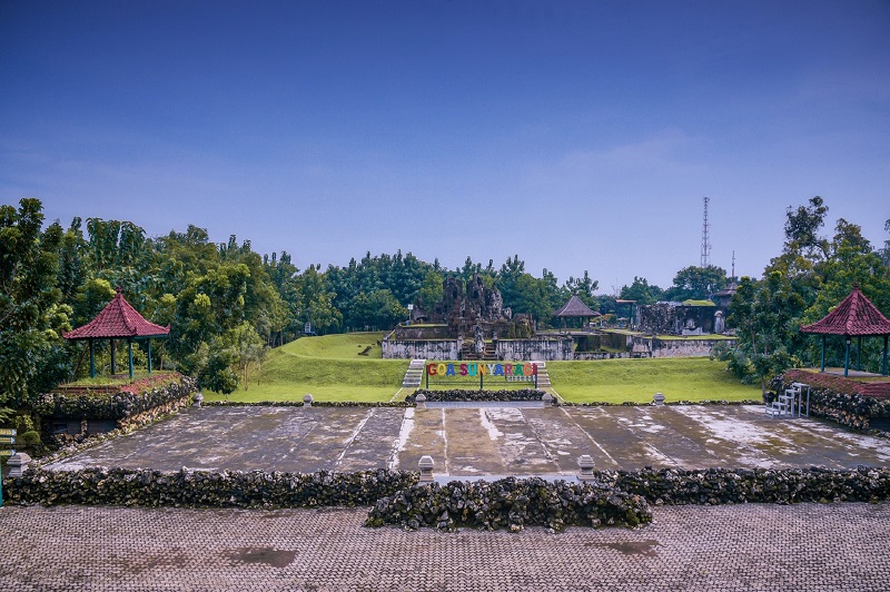 Gua Sunyaragi Cirebon