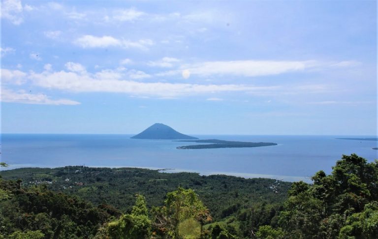 Gunung Tumpa, Spot Terbaik Menikmati Lanskap Kota Mando dari Ketinggian