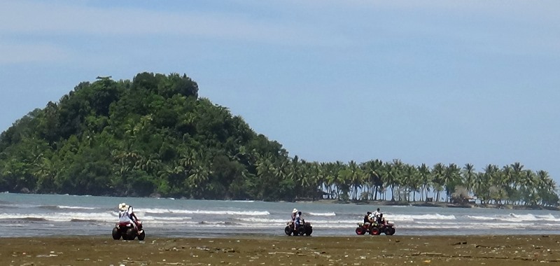 Pantai Air Manis1