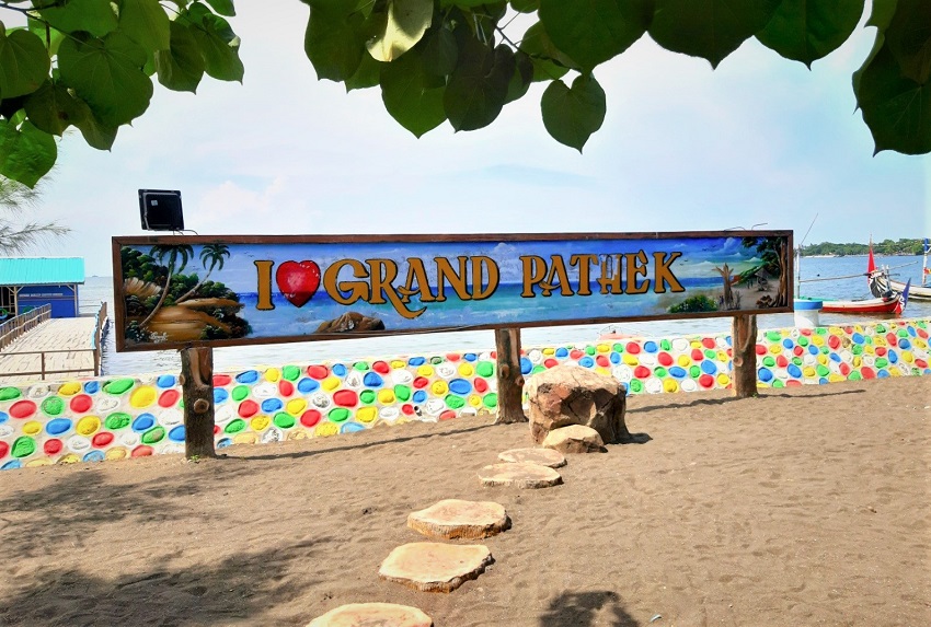 Yuk Liburan Bersama Keluarga ke Pantai Grand Pathek Situbondo