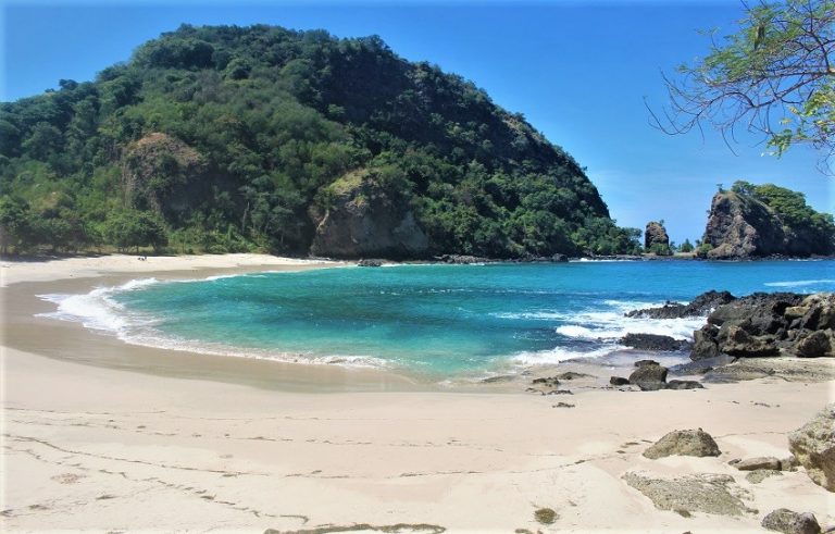 Wisata Ke Pantai Koka Di Kabupaten Sikka Yang Indah Tiada Tara ...