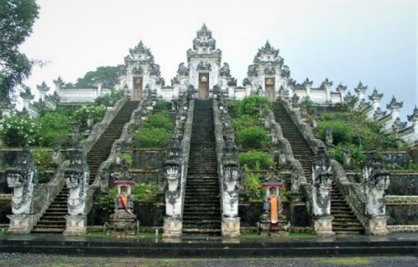 Pura Lempuyang Luhur Bali Yang Megah Berlatar Gunung Agung 9735