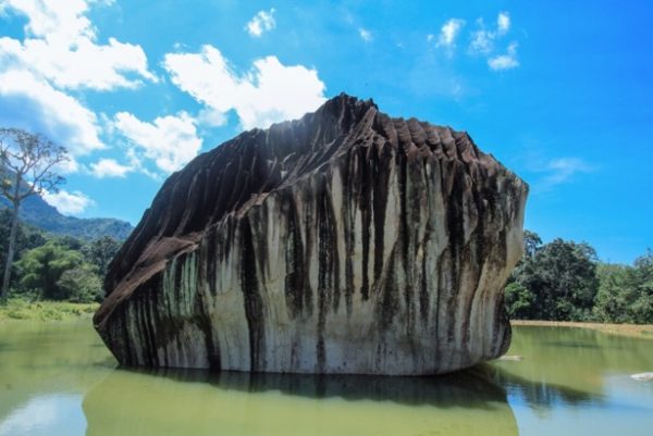 Traveling ke Taman Batu Belimbing Singkawang yang Menakjubkan ...