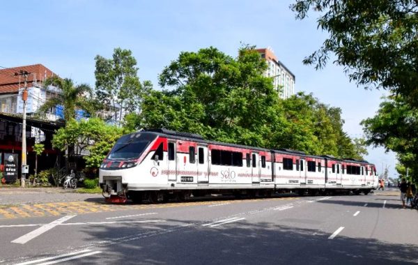 Jalan Santai Di CFD Solo, Bisa Naik Kereta Batara Kresna