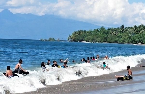 Pintar Asia Beach Kabupaten Sikka Dengan Panorama Yang Memanjakan Mata ...