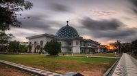 Masjid Agung Praya