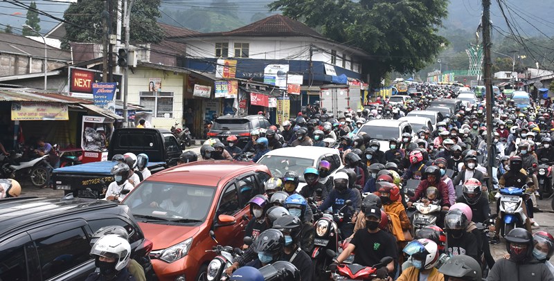 Imbas macet di puncak