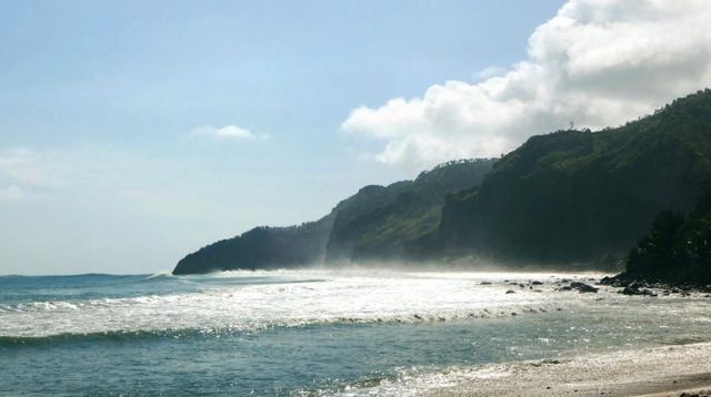 Destinasi Pantai Karangbolong