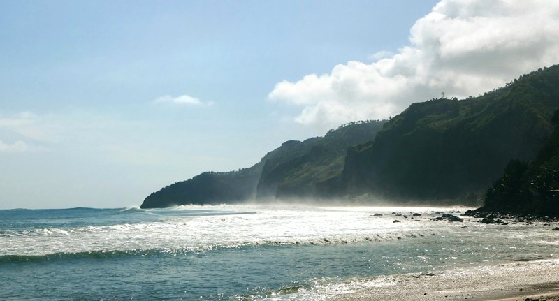 Destinasi Pantai Karangbolong