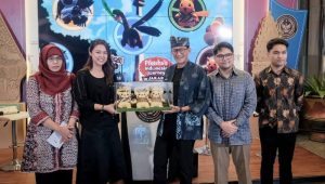 mempromosikan Sektor Pariwisata