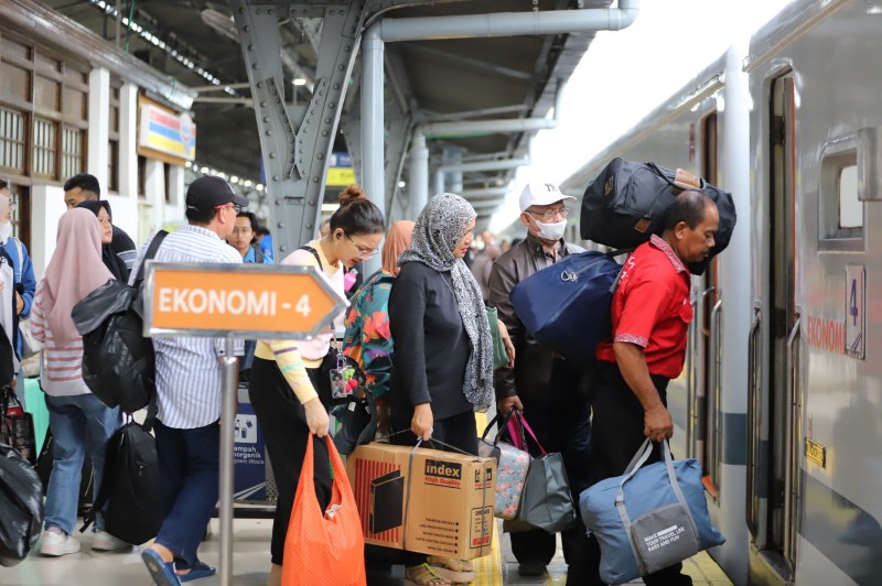 Kereta Api Lokal