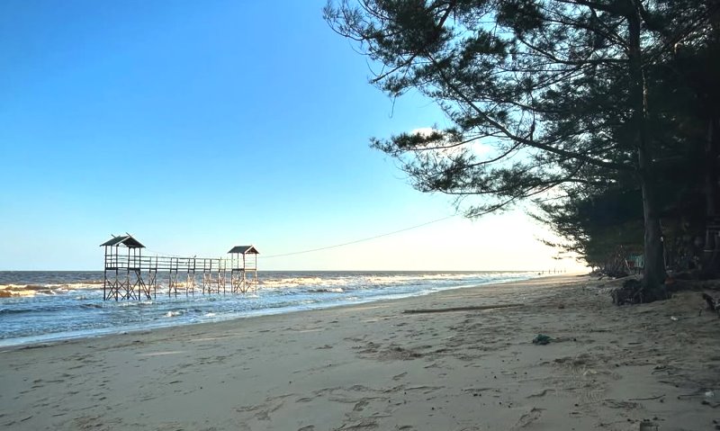 Pantai Ujung Pandaran