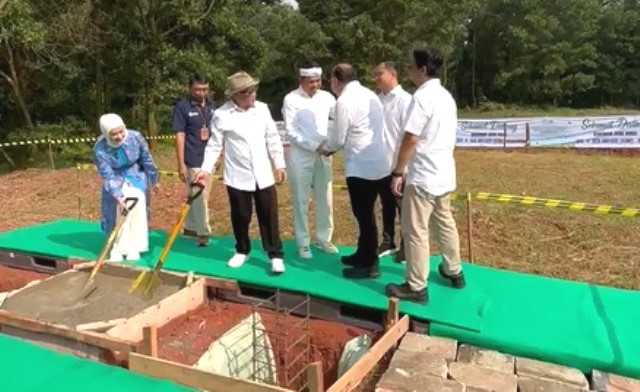 Peletakan Batu Pertama