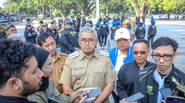 Tiga gelaran akbar