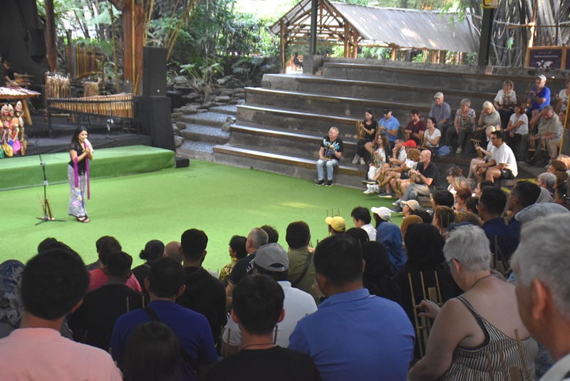 Panggung Saung Angklung Udjo