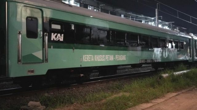 gerbong kereta khusus petani