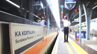 Kondektur Kereta Arus Pemesanan Tiket Kereta