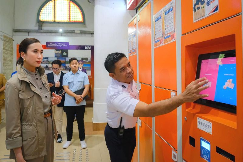 Widiyanti berkeliling Cirebon