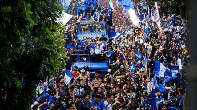 Atribut Biru