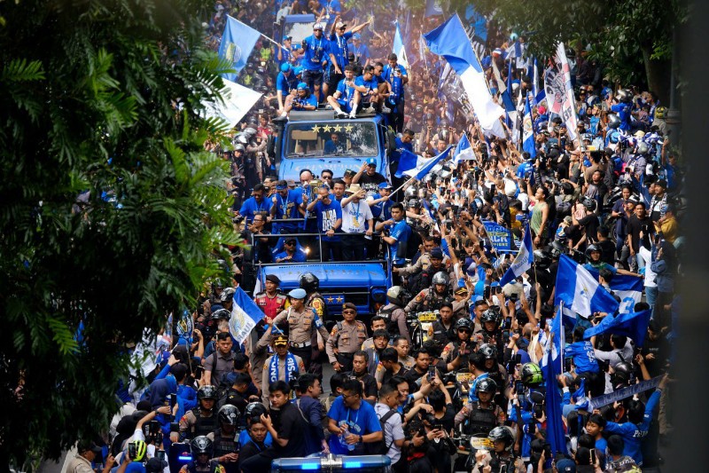 Atribut Biru
